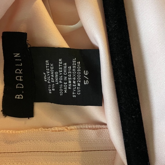 Soft pink, scalloped collar, off the shoulder dress - Picture 3 of 5